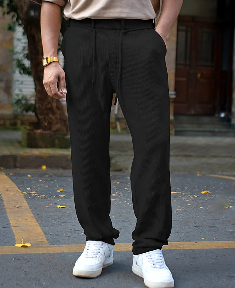 Black regular pants in corduroy