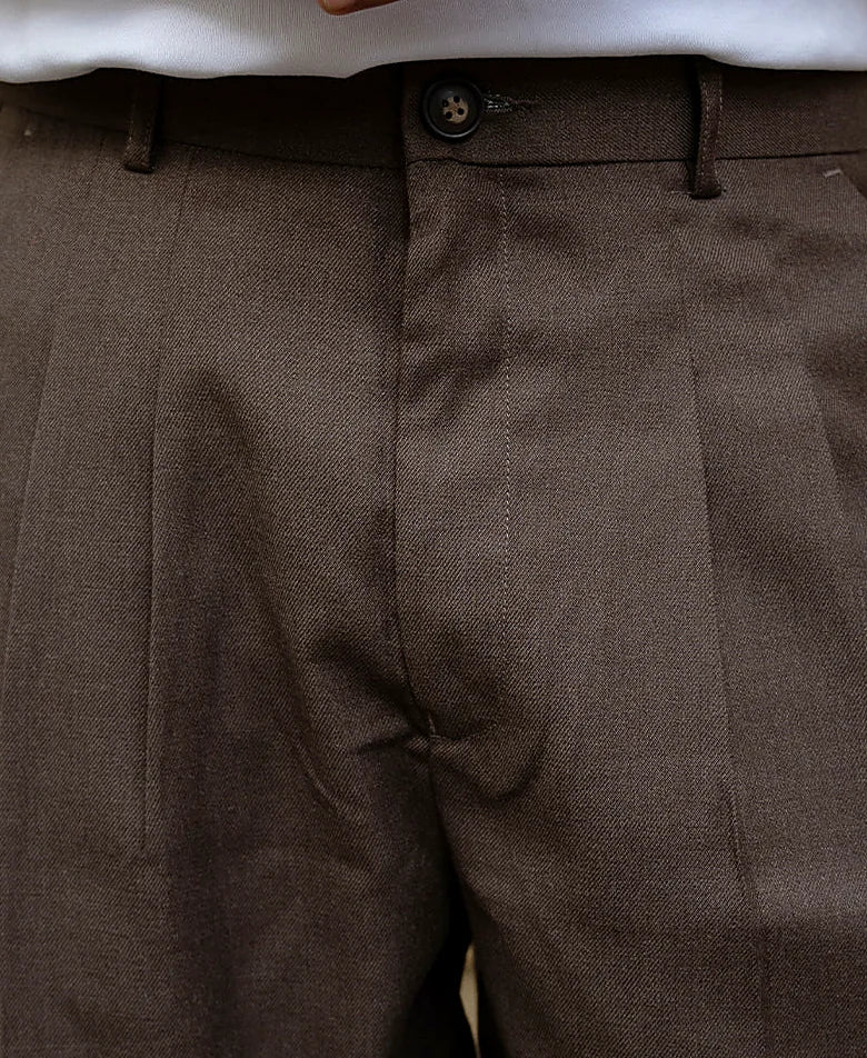 Baggy trousers for men in brown
