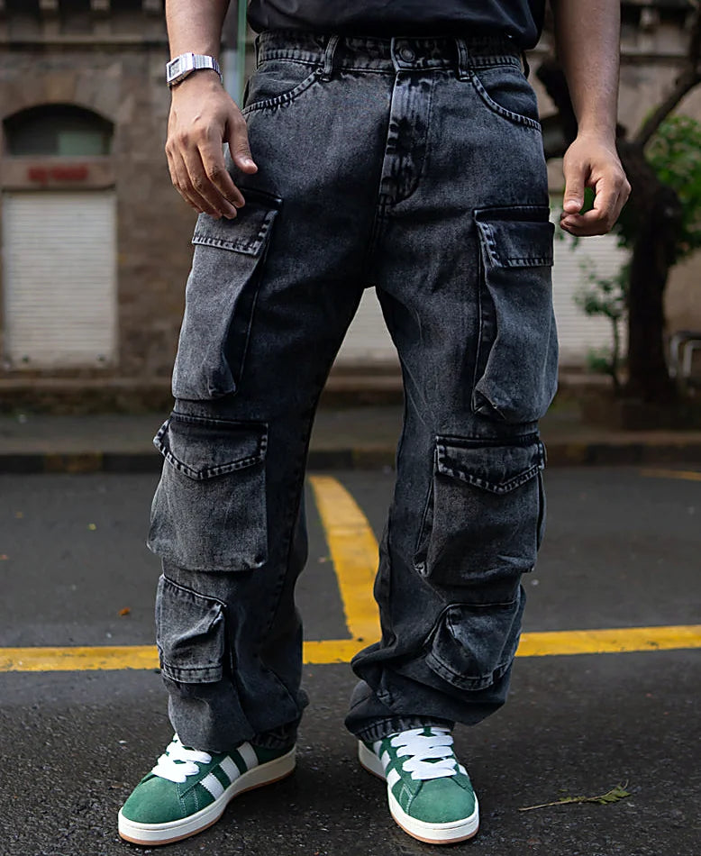 Black baggy jeans in denim