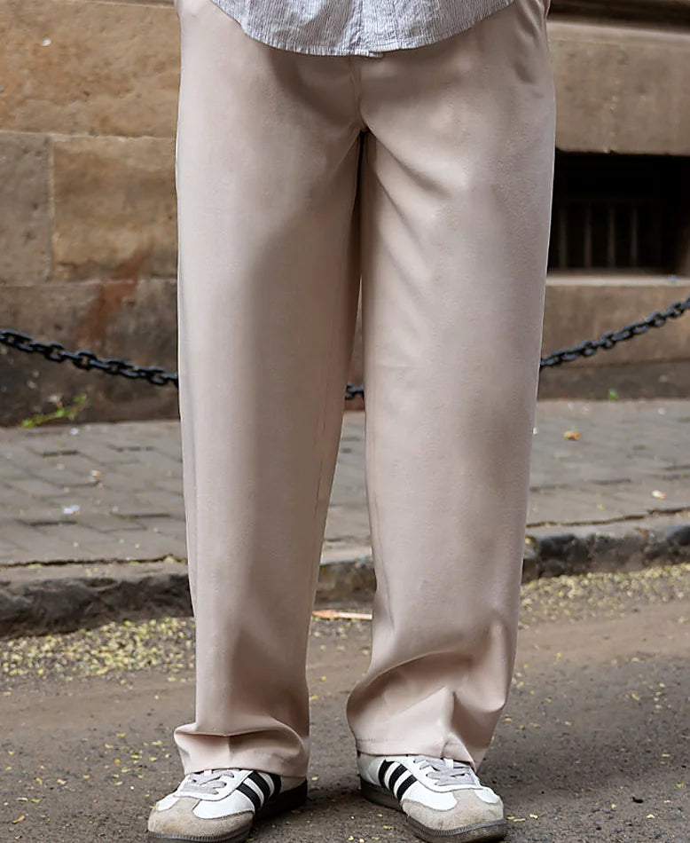 Pants in cream, baggy fit