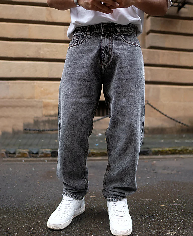 Black baggy jeans in denim