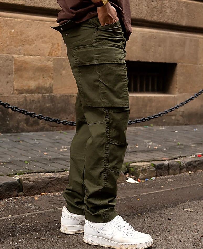 Relaxed trousers for men in olive