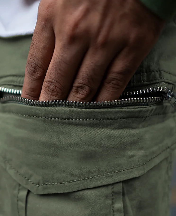 Regular pants for men in olive