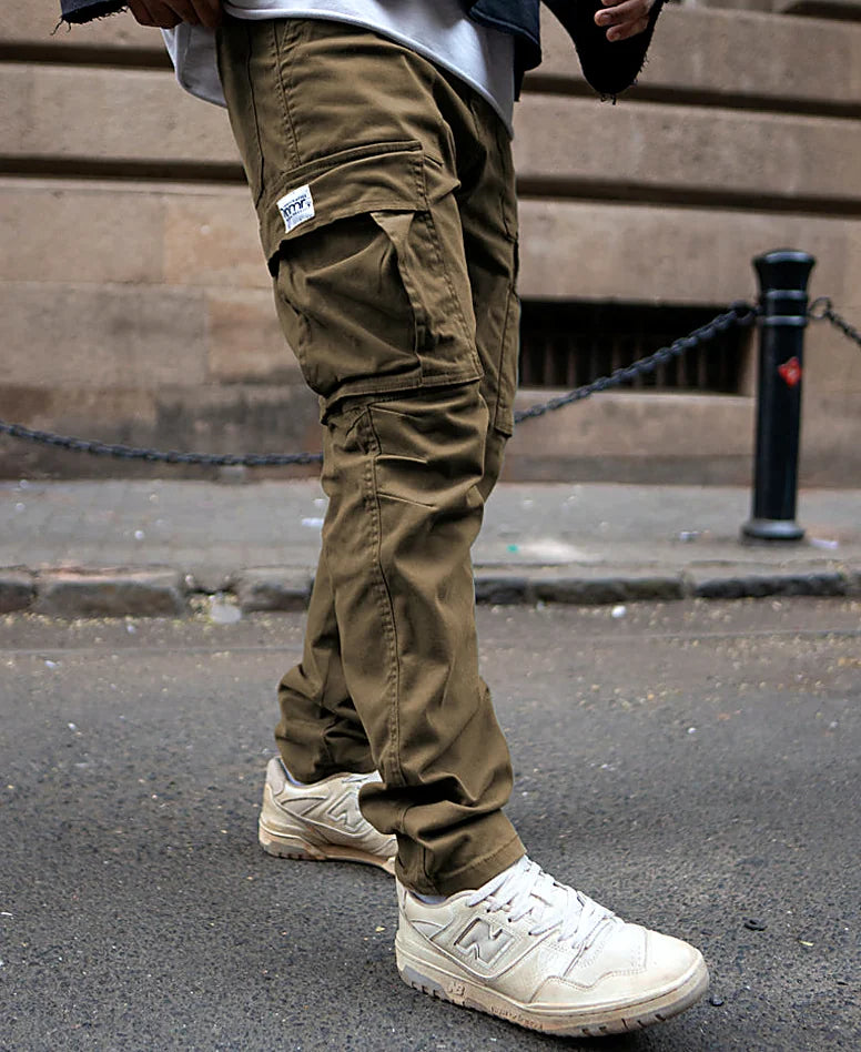 Regular pants for men in olive