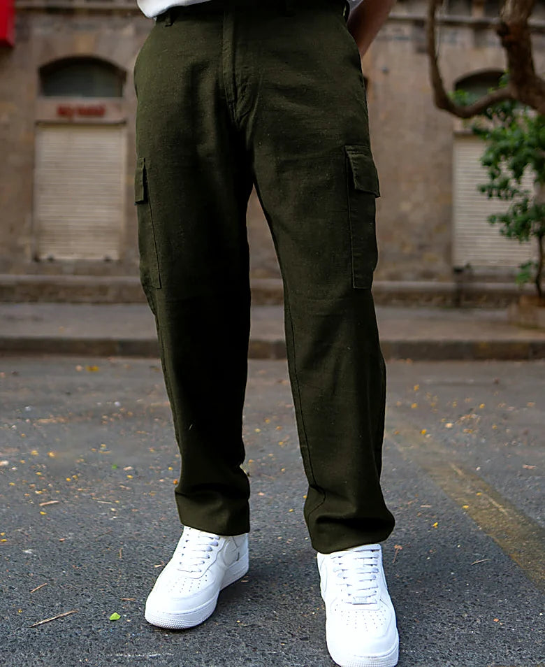 Relaxed trousers for men in olive
